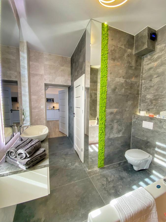 Apartament Bialy Z Jacuzzi Cracóvia Exterior foto