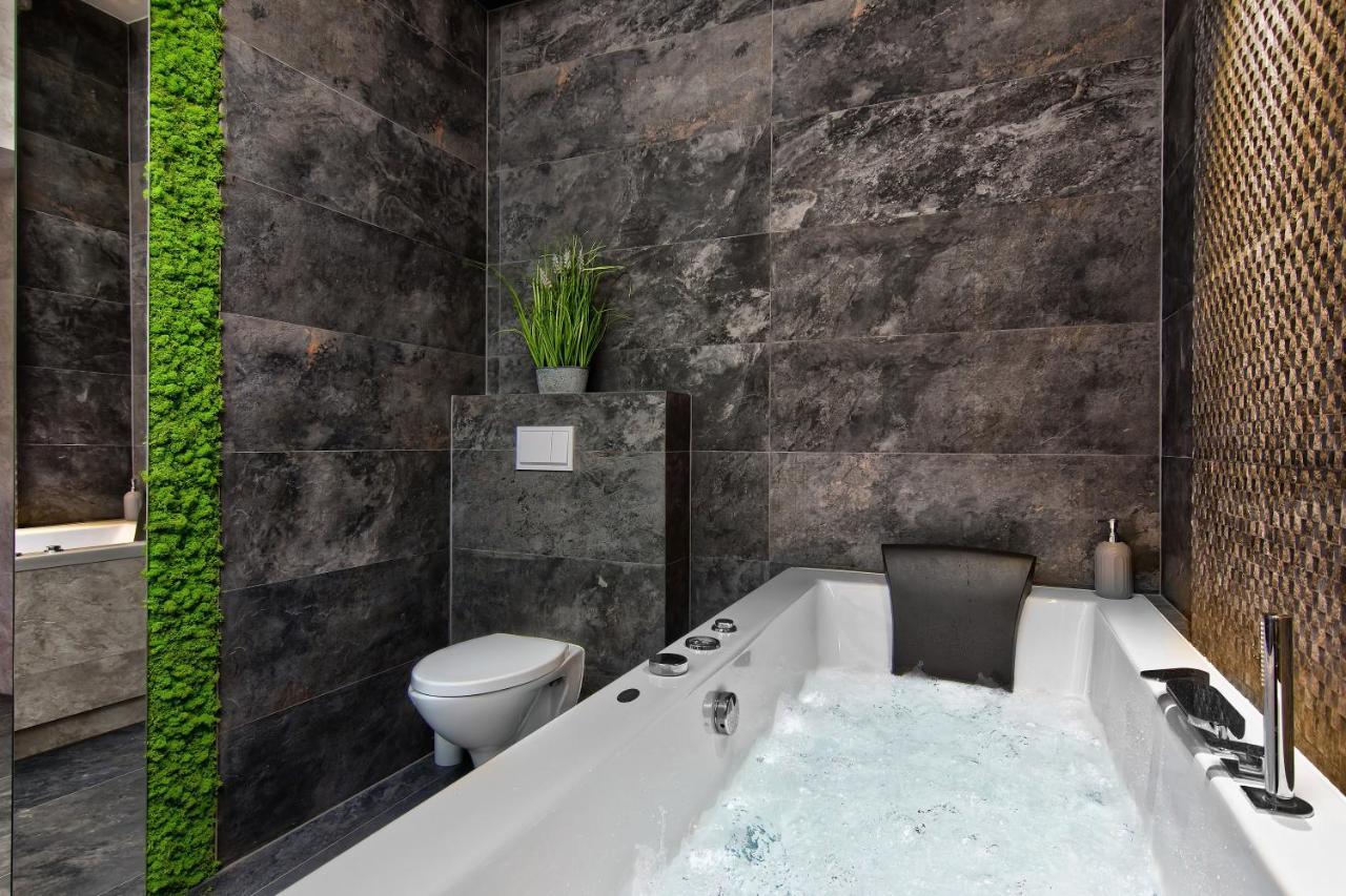 Apartament Bialy Z Jacuzzi Cracóvia Exterior foto