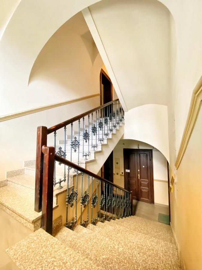 Apartament Bialy Z Jacuzzi Cracóvia Exterior foto